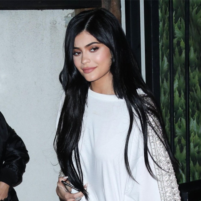 Kylie Jenners Family Serenades Her For Her 20th Birthday And Dream